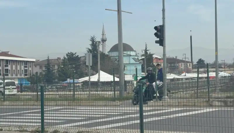 Yaya Geçidinde Motosikletlere Ceza Kesen Yetkililerden Dikkat Çeken Uygulama