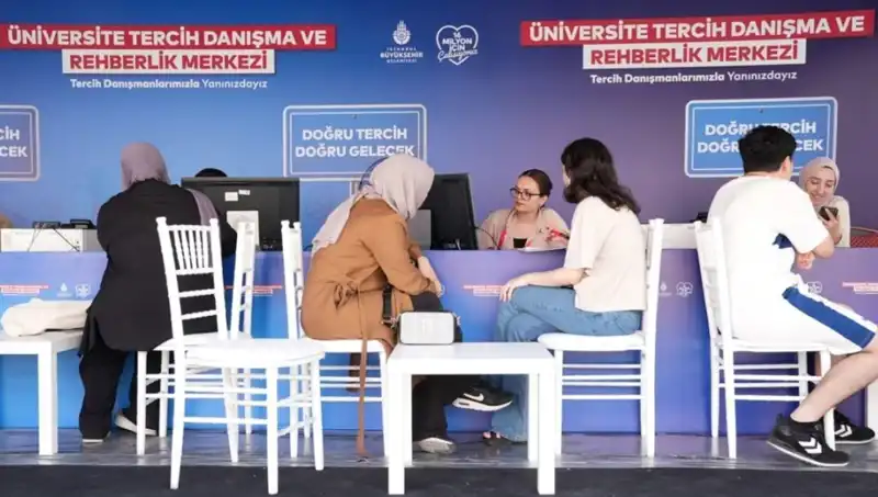 İstanbul'da Öğrencilere Özel: İBB Tercih Danışma ve Rehberlik Merkezleri Açıldı