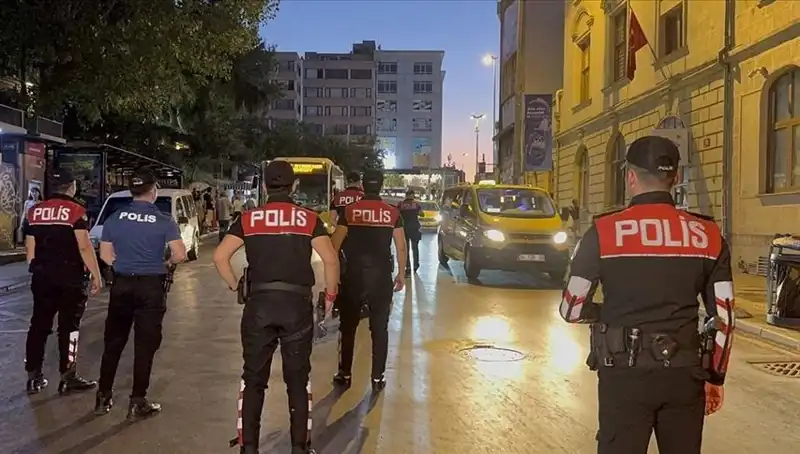 Megakentte Asayiş Operasyonu: 4 Saat İçinde Yüzlerce Gözaltı Yapıldı!