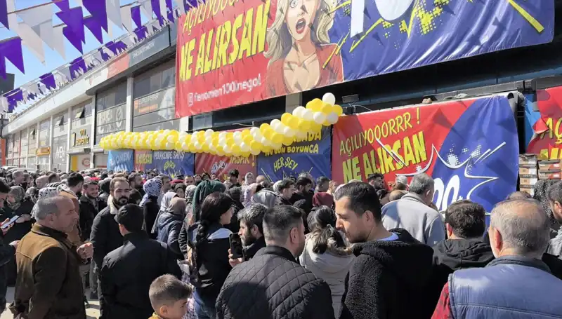 Bursa’da Dev İndirim Fırsatları Yüzünden İzdiham Yaşandı